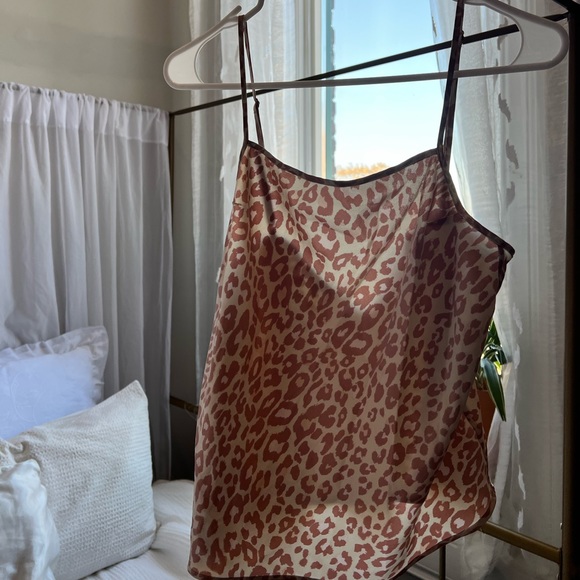 Victoria’s Secret Silk Pink Leopard Print Pajamas Set - Picture 3 of 4